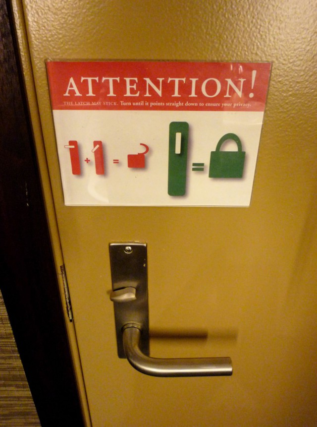 Karmea lukon käyttöohje, kuva Jason Eppink. Design fail.