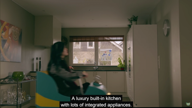 Vuoristorata menee talon sisällä kellarista ylös keittiöön. Kuvakaappaus esittelyvideosta.