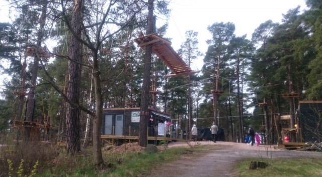 Korkee seikkailupuisto tarjoaa seikkailua kaikenikäisille.