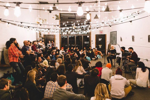 Sofar Sounds -olohuonekeikka New Yorkissa maaliskuussa.