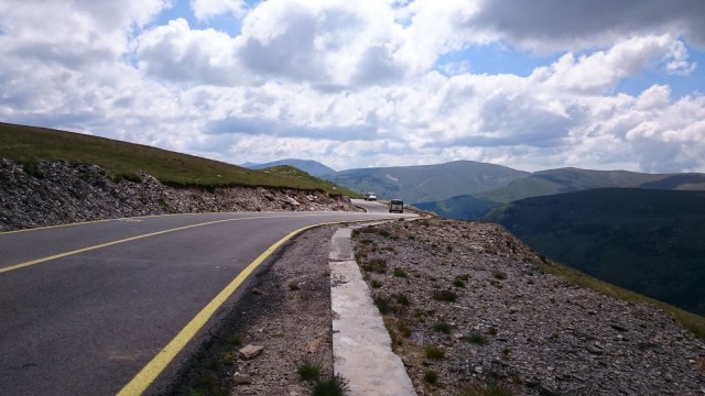 Transalpina, Romania. Hyväkuntoinen tie.