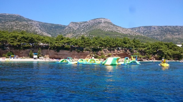 Vesitemppurata Bol beach, Brac saari, Kroatia