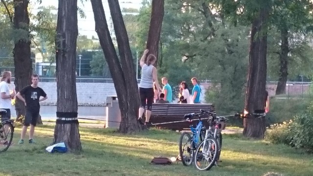 Wrocław issa on joen keskellä saari, missä on kiva hengailla ja vaikka treenata tasapainoa.