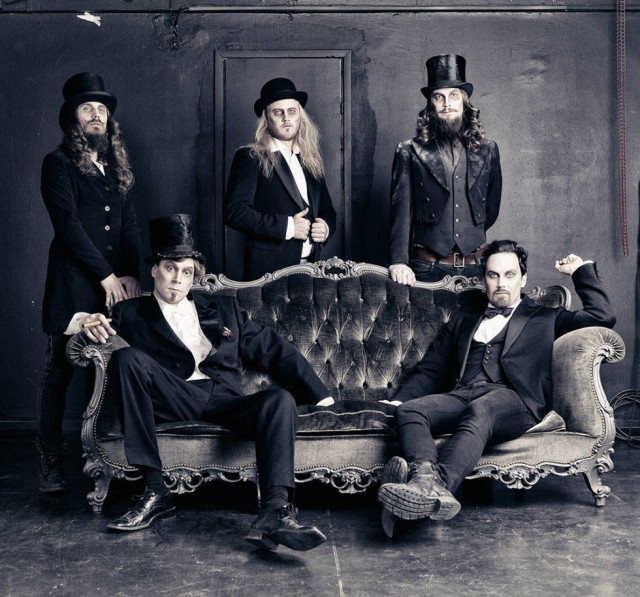 Mieletönsä suosiota niittäneellä Uniklubillakin on raskaat tahdit.