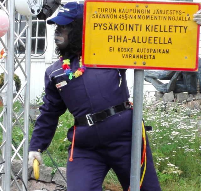 Poliisigorilloiden performanssi vaikutti alueella pitkin päivää.