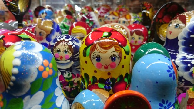 Turisteille myydään tietenkin mitä turistit haluavat, eli maatuskoja.