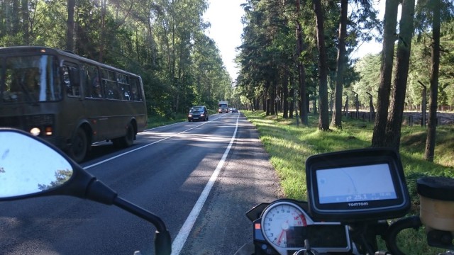 Kaliningradin alueella on paljon piikkilanka-aidoin eristettyjä armeijan alueita. Sinne ei kannata mennä seikkailemaan.