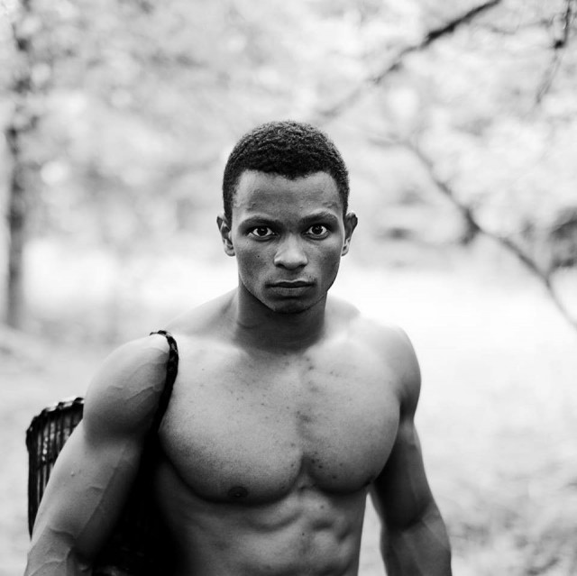 Ylen uuden nuorisomedian ensimmäinen kiinnitys on Musta Barbaari, joka tuo Youtubesta tutun Taru painojen herrasta -pumppaussarjansa jatkon Ylelle.