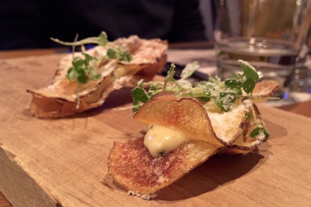 Food & Fun -festareiden aikana turkulaisravintola Pinellassa tarjoiltiin muun muassa herkullisia gourmet-etikkasipsejä.