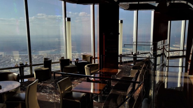 Näköala Dubai At.mosphere ravintolan loungen puolelta.