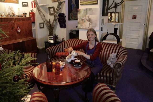 Tuuli Hyvönen uskoo, että kissahulluus yhdistää.