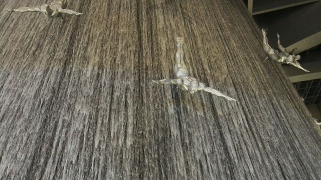 Dubai Mall, vesiputoustaideteos