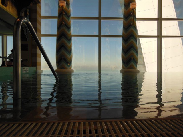 Kiva uima-alla privaattikylpylässä, Burj Al Arab, Dubai