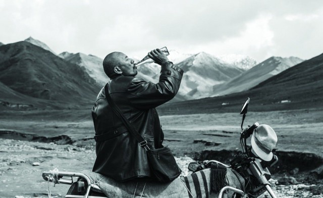 Tharlo hämmentyy nykymaailman menosta.