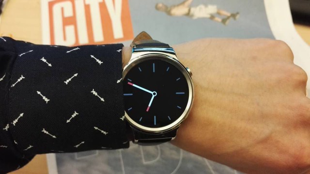 Paljonko kello? Montako askelta oon ottanut tänään? Kuka soittaa? Onko Cityssä uusia uutisia? Älykello Huawei Watch vastaa näihin Cityn testissä.