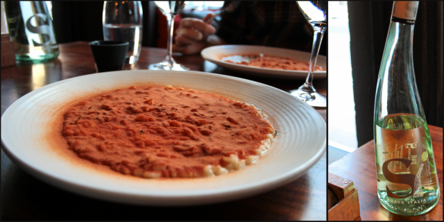 sitruuna-oliiviöljy-parmesaanirisottoa sekä pulveria kuivatuista tomaateista. / VIINI: Si Soave 2014