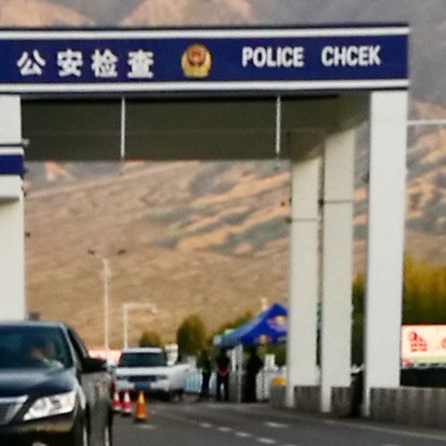 Passi esiin ja ajolupa kiitos. Minne olet menossa ja onko ajokortti voimassa? Hyvä matkaa!