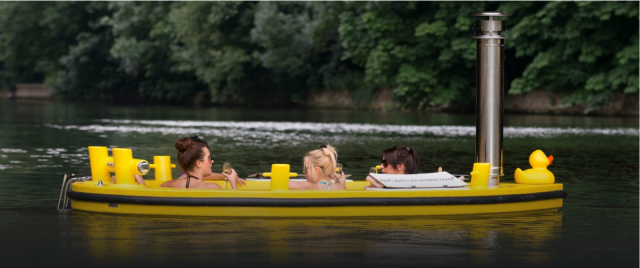 Paljuveneen vesi lämmitetään puilla.