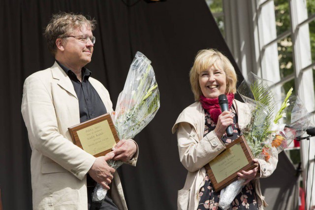 Stadin Kundi ja Friidu saavat plakaatit ja glooriaa.
