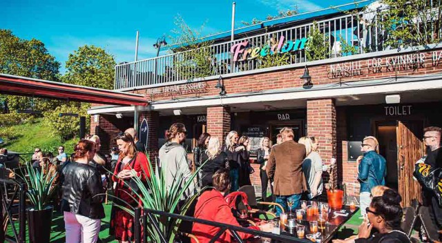 Freedomin terassilla pääsee tanssimaan kovien nimien tahtiin joka viikko.