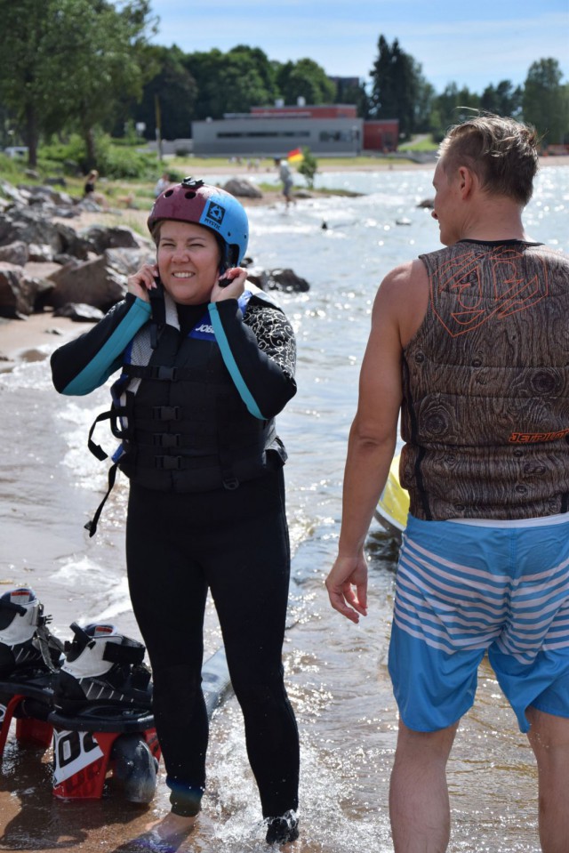 Ennen lentelyä päälle puetaan kunnon varusteet.