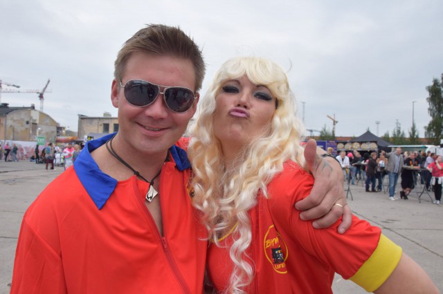 Festareilla turvallisuuden tunnetta toivat hengenpelastajat Anderson ja Hasselhoff.