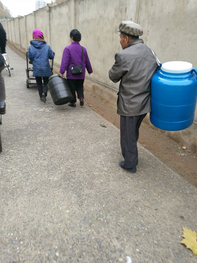 Logistiikka, työmatkaliikunta ja kaikki liikkuminen hoidetaan kävellen tai polkupyörillä. Hipsterien taivas.