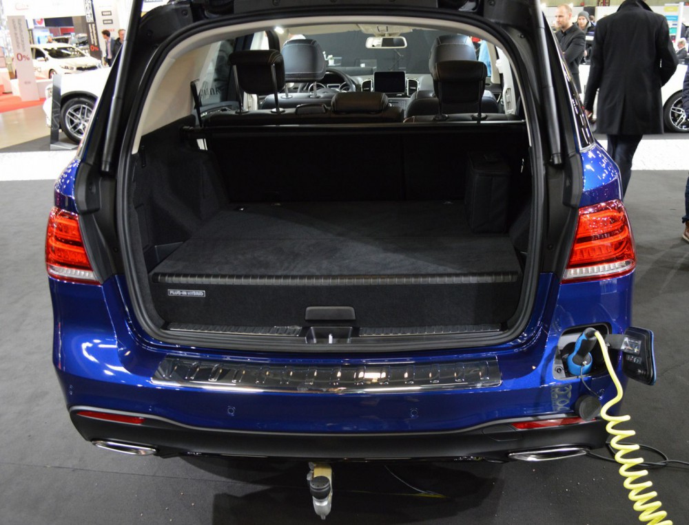 Vanhoilla merkeillä on vielä paljon hiottavaa hybridien ja sähköautojen käytettävyydessä, vai mitä mieltä tästä kyttyrästä?