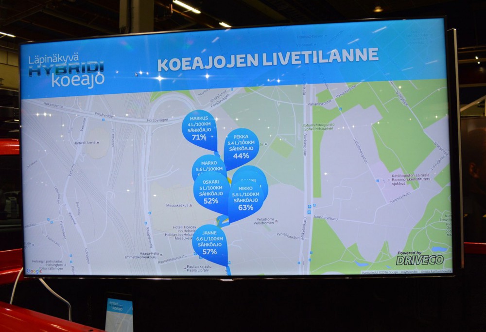 Näyttö paljastaa Toyotan koeajoautojen kulutukset ja sähköllä ajon määrän. Lisää tällaista pelillisyyttä kannustamaan taloudelliseen ajotapaan!