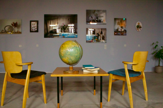 Jordissa voi levähtää myös karttapallon äärellä.