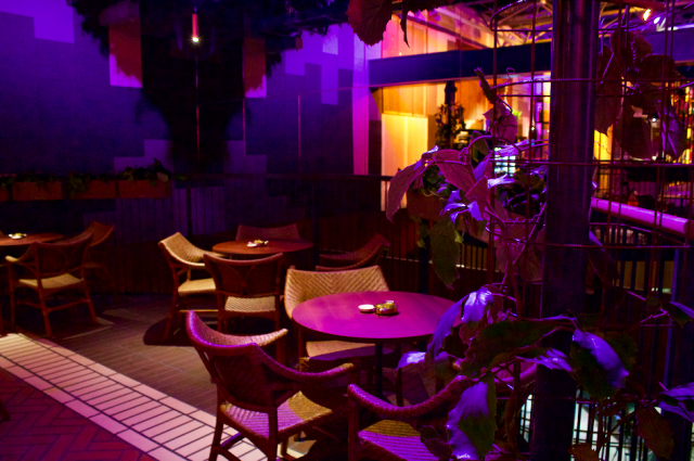 Yläkerran Bar Cón on kuin lomakeidas - ja avajaisten perusteella siellä on Korttelin riehakkain meno.