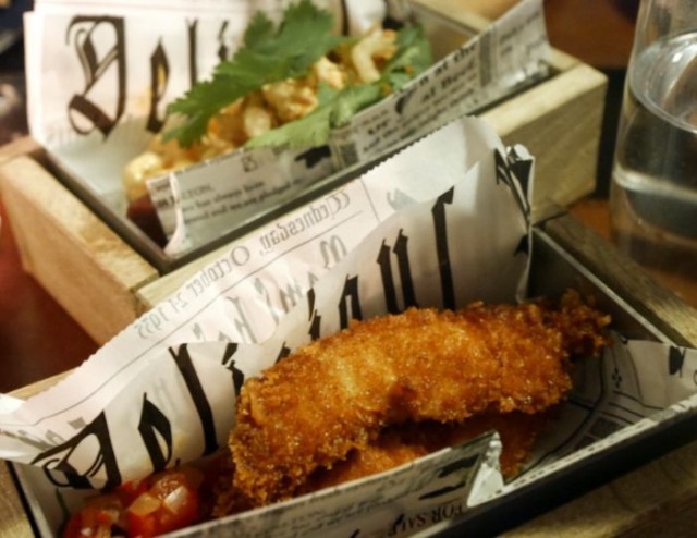 Hot Doggi Dog ja Fried Chicken Bites