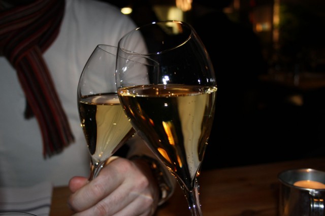 Ilta alkaa samppanjalla