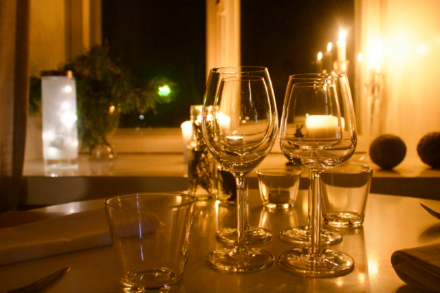 Vinterissä (ja Loopissa) syödään ja juodaan Iittalan ja Arabian astioista.