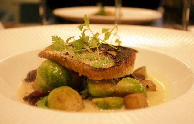 Pääruokana kalaa ja ruusukaaleja, nam!