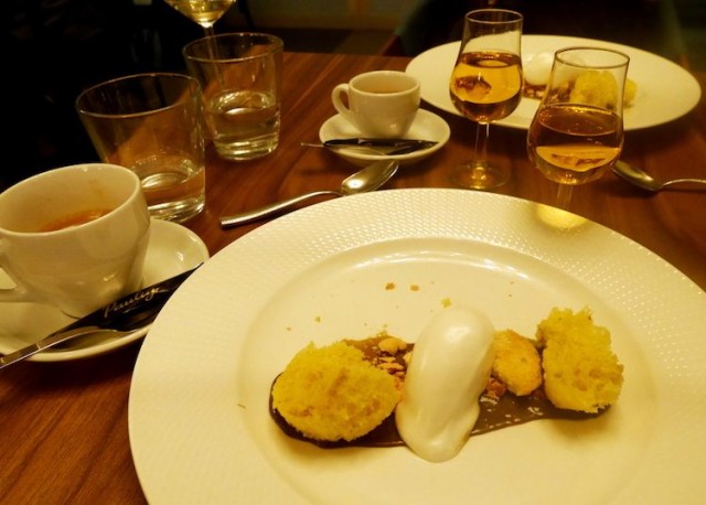 Jälkiruoka kruunasi illan