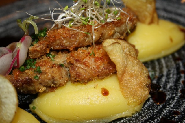 Mehukas kateenkorva ja kunnolla pottuvoita kylkeen