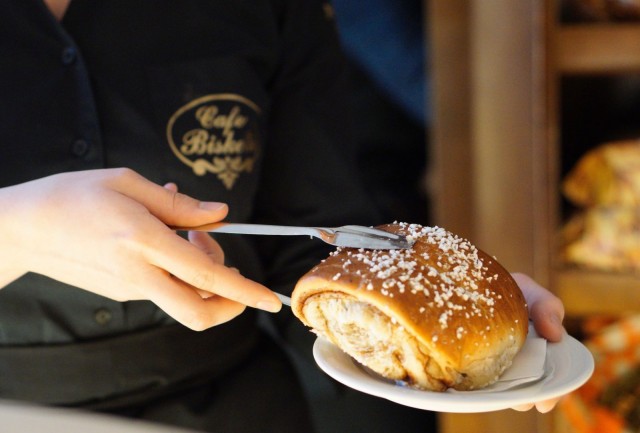 Kahvia ja nisua Bisketistä.