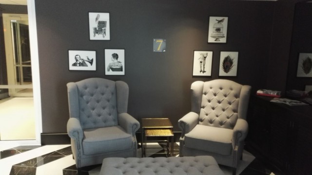 7. kerroksen hissiaula oli kivan näköinen