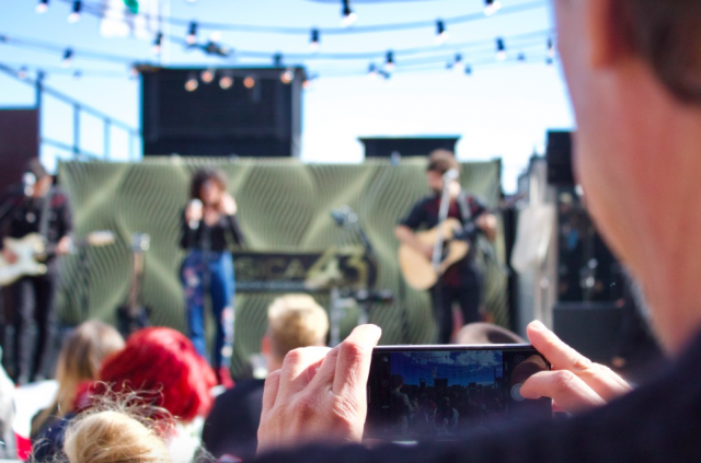 Kutsuvierasavajaisissa esiintyi espanjalaisyhtye Fuel Fandango, joka nähdään lauantaina myös Maailma Kylässä -festareilla.