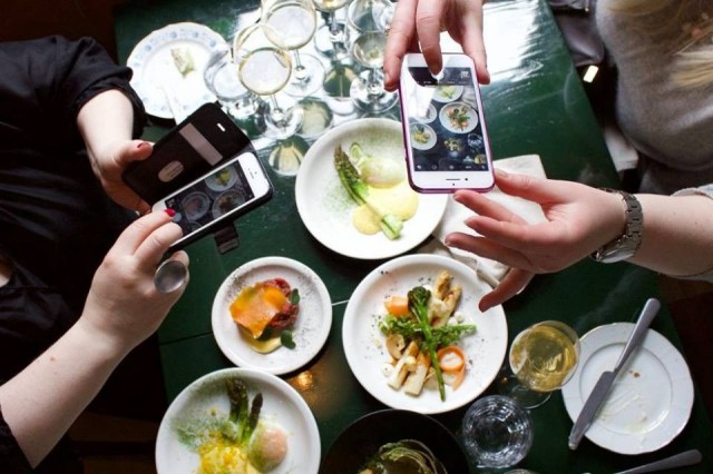 Wino tarjoilee raikasta ruokaa ja mieleinkiintoisia viinejä.