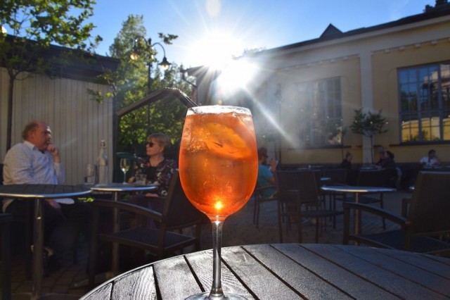 Aperol Splitzer maistuu aina auringon paistaessa.