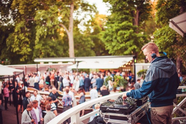 DJ luo aina oikean tunnelman.