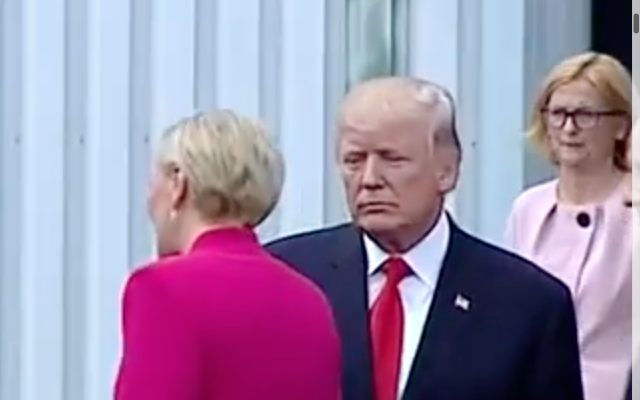 Nyt ei naurata. Kuvankaappaus videosta.