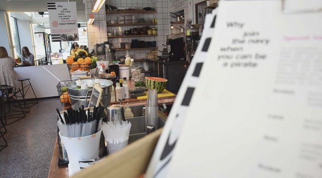 Whyjoin tarjoilee herkullisia smoothieita. Lounasaikaan paikassa palvelee ramen-keittiö.