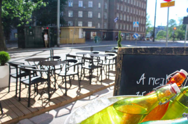 Krog Madamella on kaksi terassia: parklet ja sisäpiha.