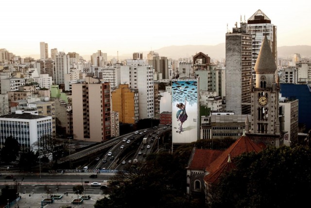 Apolo Torresin taidonnäyte São Paulossa, Brasiliassa osoittaa, mitä muraalit tekevät kaupunkikuvalle.