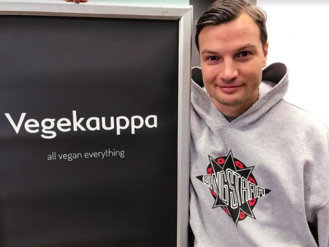 Vegekaupan uusi ilme ja Karry Hedberg.