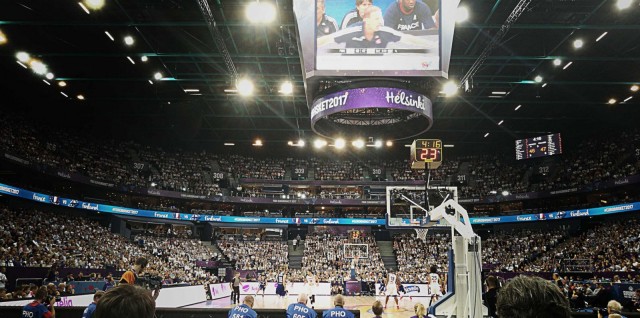 Täysi tupa ja tiukat matsit ovat tuoneet areenalle mahtavan tunnelman.