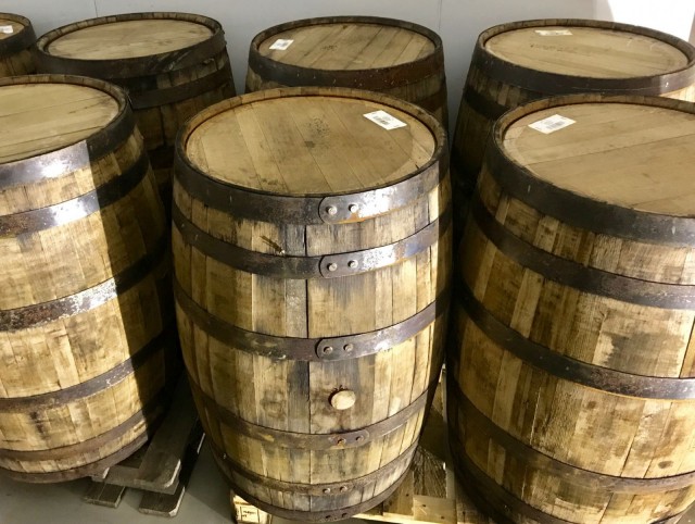 Olutviski kypsytetään amerikkalaisissa bourbon-tynnyreissä.